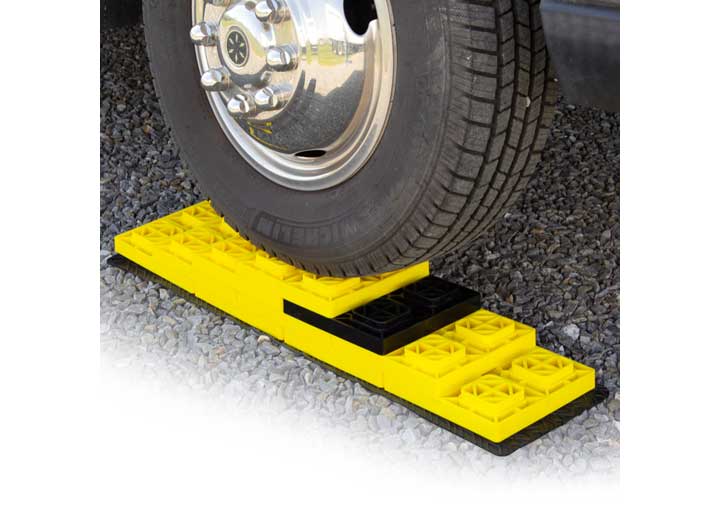 Camco FLEXIBLE BASE PAD, RUNNER 9.5IN X 35.5IN FOR LEVELING BLOCKS