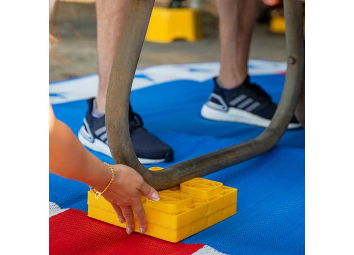 Camco Leveling Blocks (4-Pack) with Zippered Storage Bag - Yellow