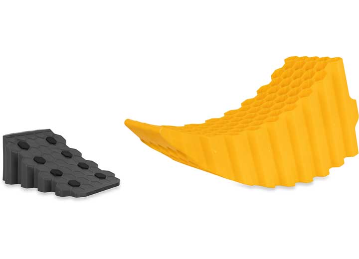 Camco CURVED TRAILER AID, WITH CHOCK AND PAD E/F