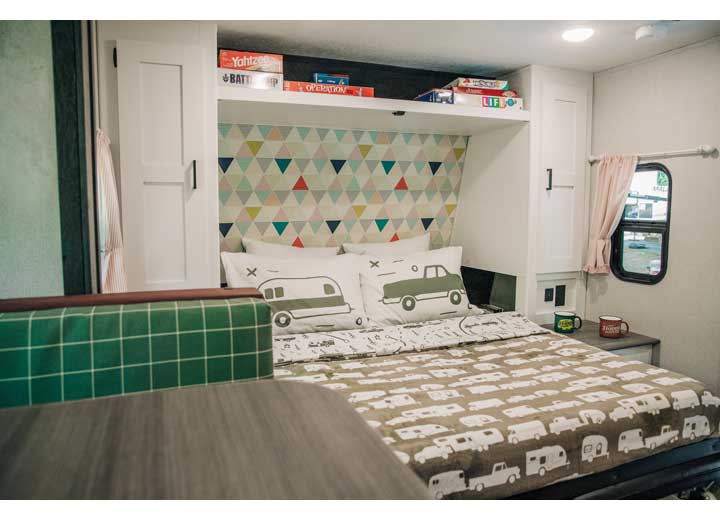 Camco LIBATC, GREEN MAP BED SHEETS, SHORT QUEEN