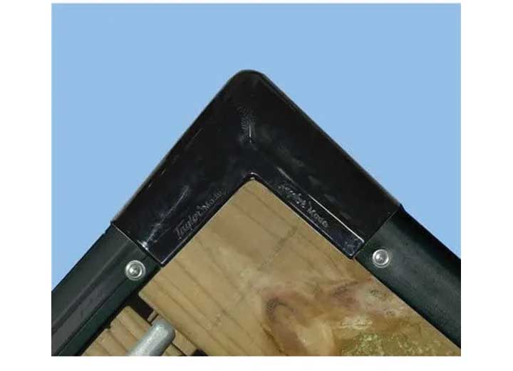 Taylor Made MOLDED 90DEG DOCK CORNER 6IN X 6IN PVC BLK
