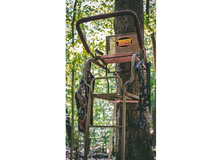 Trophy Treestands MOUNTAINEER - FT SINGLE PERSON LADDERSTAND